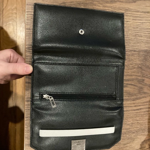 Black and white large Guess wallet - Picture 3 of 3